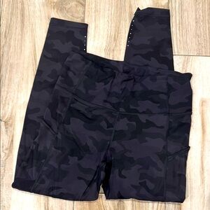 CRZ yoga dark camouflage leggings with side pockets, size M (8/10)